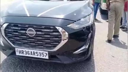 खैर: टप्पल में रोडवेज बस की लापरवाही से यमुना एक्सप्रेस-वे पर कार को मारी टक्कर, महिला हुई घायल