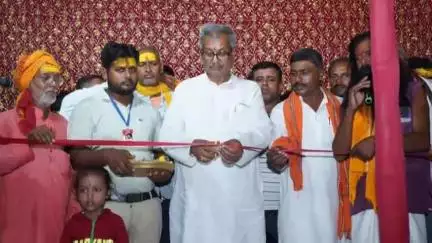 मोतिहारी: जिले के पूर्वी सिसवा गांव में आयोजित महायज्ञ का उद्घाटन कांग्रेस के जिला अध्यक्ष ने किया