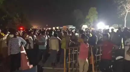 जखनिया: नैसारा गांव के पास वाराणसी-गोरखपुर हाइवे पर तेज रफ्तार स्कॉर्पियो ने युवक को रौंदा, ग्रामीणों ने हाइवे किया जाम