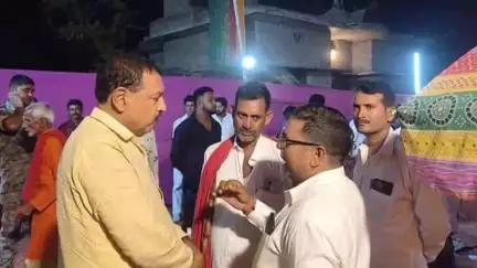 मोतिहारी: जिले के पिपरा नन्हकार गांव में आयोजित शादी समारोह में भाजपा के पूर्व विधायक शामिल हुए