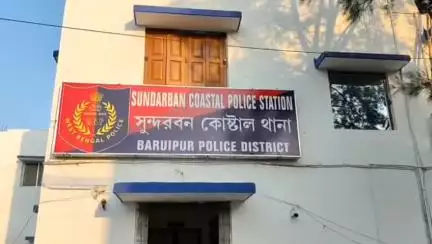 গোসাবা: ছোটমোল্লা খালী এলাকায় চুরির ঘটনায় ধৃত দুই চোরকে কোর্টে পেশ করলে ৫দিনের PC দিলেন বিচারক