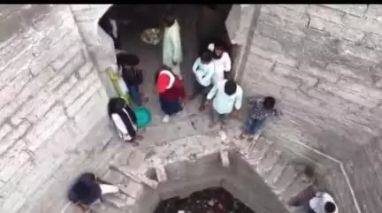 बैरसिया: जल गंगा संवर्धन अभियान के तहत बैरसिया में प्राचीन बावड़ी की सफाई की गई, मिलकर किया श्रम दान