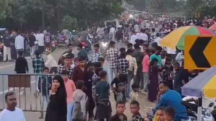 বড়ঞা: @ঈদ উপলক্ষে মেলার আয়োজন করা হয়। মেলা ঘিরে মেতে উঠেছে এলাক