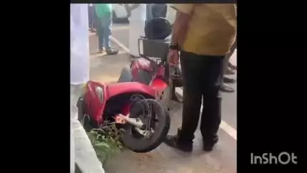 വർക്കല: നാവായിക്കുളം വെള്ളൂർക്കോണം പള്ളിക്ക് സമീപം വാഹനാപകടത്തിൽ വികലാംഗന് പരിക്ക്