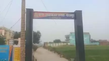 खजनी: बेसहनी में नाली विवाद के चलते पति-पत्नी ने दंपति को पीटा, जान से मारने की दी धमकी