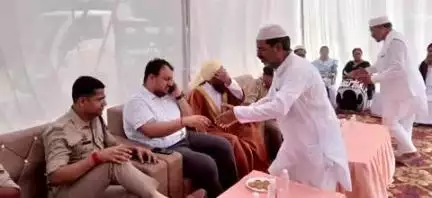 आलापुर: आलापुर में बकरीद पर दिनभर चलता रहा मिलने-जुलने का दौर, कई स्थानों पर पहुंचे डीएम और एसपी