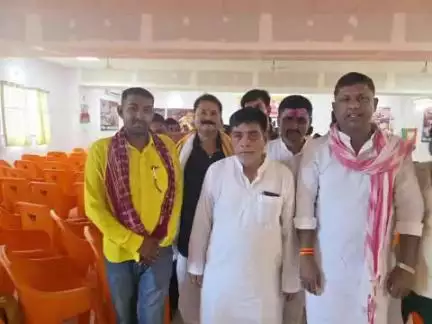 उदवंत नगर: बामपाली स्थित भाजपा कार्यालय में पूर्व केंद्रीय मंत्री राम कृपाल यादव ने भाजपा कार्यकर्ताओं के साथ बैठक की