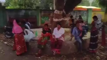 ତଲସରା: ସାହାଜବାହାଲ ଗ୍ରାମ ରେ ଛୁଆ ଚୋର ସନ୍ଦେହ ରେ ଯୁବକ ଙ୍କୁ ଥାନା ରେ ଦେଲେ ଗ୍ରାମବାସୀ ଆପୋଷ ସମାଧାନ