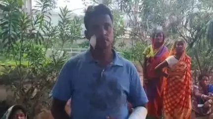 ଖଲ୍ଲିକୋଟ୍: ପୁରୁଷୋତ୍ତମପୁର କଲେଜ ଛକରେ ଯୁବକ ଙ୍କୁ ଧାରୁଆ ଅସ୍ତ୍ର ରେ ଆକ୍ରମଣ, ଥାନାରେ ଅଭିଯୋଗ