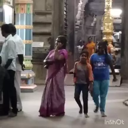 கரூர் மாவட்டத்தில் மிகவும் பிரசித்தி பெற்ற கோயிலில் ஒன்றான ஸ்ரீ கல்யாண பசுபதீஸ்வரர் கோவிலில் இன்று மாலை 6 மணி அளவில்  பொதுமக்கள்  தரிசனம் செய்தனர்