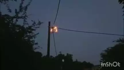 ओई गांव में धू-धू कर जला पोल, शार्ट सर्किट के कारण लगी आग, वीडियो हुआ वायरल