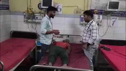 एटा: गांव तरगमा में जानवरों के घेर में चारा काटते समय किशोर पर गिरा इंजन, गंभीर घायल मेडिकल में हुई मौत