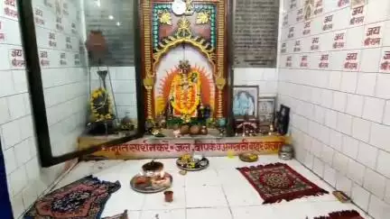 बजरंग सेना नर्मदा खंड द्वारा हर शनिवार को संकट मोचन मंदिर में श्री वीर हनुमान जी की महा आरती जा रही है श्री धाम