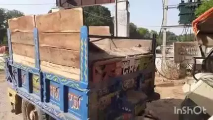 अंबाह: गूंजबंधा क्षेत्र से चंबल रेत से भरे दो ट्रैक्टर-ट्रॉली जब्त, दो आरोपी गिरफ्तार