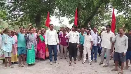 ঢেকিয়াজুলি ভাগ: ছপাই চাহ বাগিচাত চাৰি দফীয়া দাবীৰে অখিল ভাৰতীয় চাহ মজদুৰ সংঘই তীব্ৰ প্ৰতিবাদ সাব্যস্ত কৰে