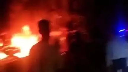 ललितपुर: सदन शाह चौराहे के पास स्थित कबाड़ की दुकान में अज्ञात कारणों से लगी भीषण आग, घंटों मचा रहा आग का तांडव