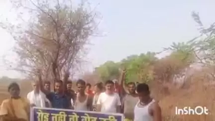 बिक्रमगंज: बिक्रमगंज के रकसियां गांव के लिए पक्की सड़क नहीं बनने से नाराज ग्रामीणों ने लिया वोट बहिष्कार का लिया निर्णय#jansamasya
