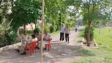 झालरापाटन: झालरापाटन नगर पालिका वार्ड 13 उपचुनाव में सुबह 8:40 बजे तक 7.26% मतदान, भाजपा-कांग्रेस में सीधा मुकाबला