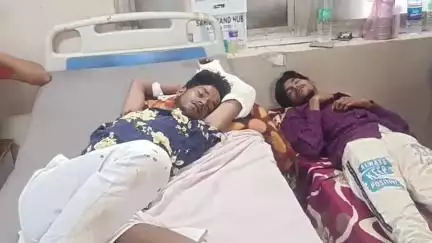 लाडपुरा: तेज रफ्तार कार की टक्कर से चार युवक गंभीर रूप से घायल