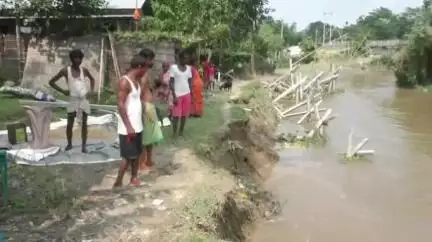 মঙলদৈ ভাগ: গেৰিমাৰীত বেগা নদীৰ খহনীয়াৰ কবলত শতাধিক লোক, নদীত জাহ গৈছে ৫ শ বিঘাৰো অধিক কৃষি ভুমি #jansamasya