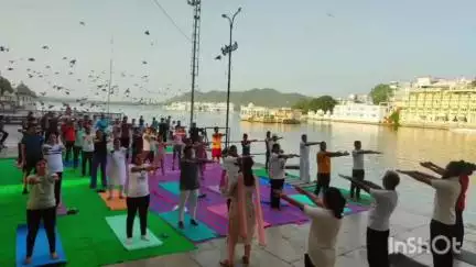 बड़गांव: गणगौर घाट पर योग दिवस पूर्वाभ्यास का भव्य आयोजन, उदयपुरवासियों ने उत्साह से लिया भाग, पर्यटकों ने भी उठाया लाभ
