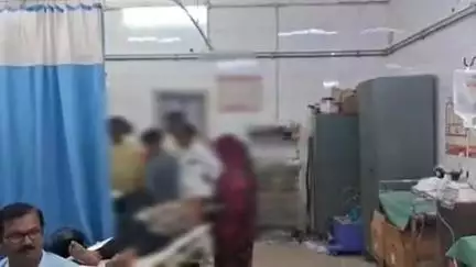 चंदौली: सदर कोतवाली के एक गांव में अज्ञात कारणों से युवती ने खाया विषाक्त पदार्थ, हालत गंभीर, जिला अस्पताल में इलाजरत