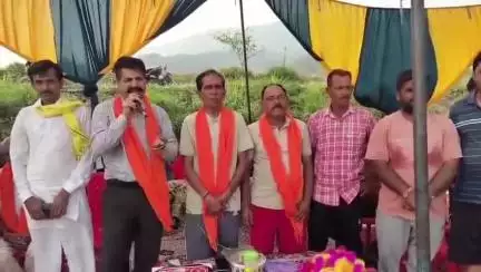 बिलासपुर सदर: रॉयल यूथ क्लब बैहल के क्रिकेट टूर्नामेंट में पहुंचे एम्स बिलासपुर के रजिस्ट्रार राकेश राणा, युवाओं का बढ़ाया उत्साह