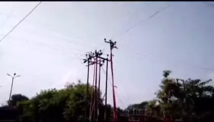 कल देर रात से आधे अयोध्या धाम में बिजली गुल, गर्मी में लोग हुए परेशान