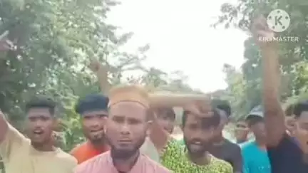 নগাঁও: শিলঘাট ধিং সংযোগী গড়কাপ্তানী পথত নিতৌ সংঘটিত পথ দূৰ্ঘটনাৰ বাবে গতিৰোধক দিয়াৰ দাবী তুলি স্থানীয় ৰাইজৰ তীব্ৰ প্ৰতিবাদ