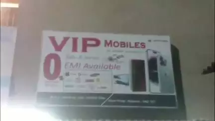 வால்பாறை: வால்பாறையில் மொபைல் போன் கடையில் இளைஞருக்கு கத்திக்குத்து