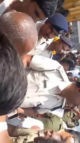 mehsaul thana bariyarpur petrol pump par ek mahila ke upar trak chahar gaya hai usi chhan mahila ki maut ho gayi