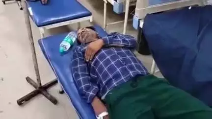 हाथरस: गांव लाडपुर में पारिवारिक कलह के चलते व्यक्ति ने विषाक्त पदार्थ का सेवन किया, हालत बिगड़ने पर परिजन लेकर आए अस्पताल