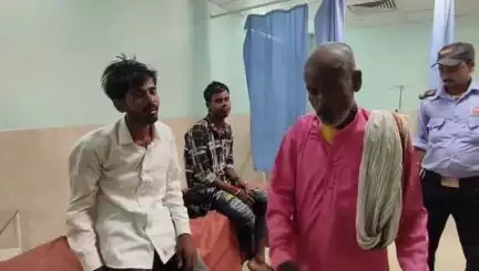 त्रिवेणीगंज: चरणे में सड़क हादसा, चार युवक घायल