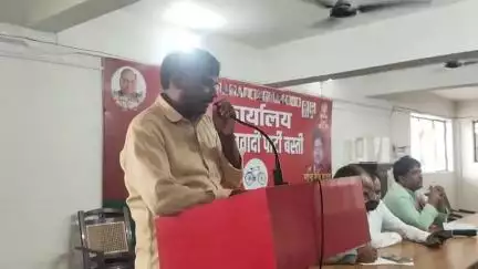 बस्ती: बड़ेवन स्थित सपा कार्यालय पर मासिक समीक्षा बैठक आयोजित की गई