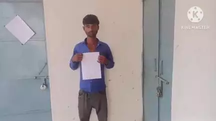 पिछोर: ग्राम मायापुर के आदिवासी की समग्र परिवार आईडी नहीं बनने पर सचिव से जनपद में शिकायत