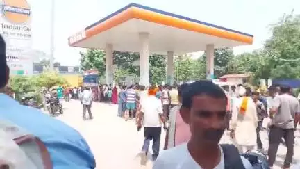 डुमरा: मोहनपुर में शौच के बाद घर लौट रही महिला को ट्रक ने कुचला, मौके पर ही मौत