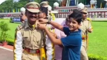 बुलंदशहर: गांव केशोपुर सठला के वंश बने सीआईएसएफ हैदराबाद में उपनिरीक्षक, परिजनों एवं क्षेत्र के लोगों में दिखी खुशी की लहर