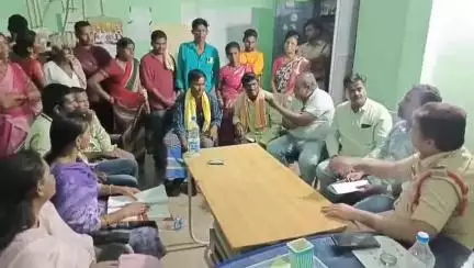 ఖానాపూర్: మేడంపల్లిలో ఓ బాలిక వివాహాన్ని అడ్డుకుని ఇరు కుటుంబాలకు అవగాహన కల్పించిన చైల్డ్ మ్యారేజ్ అధికారులు