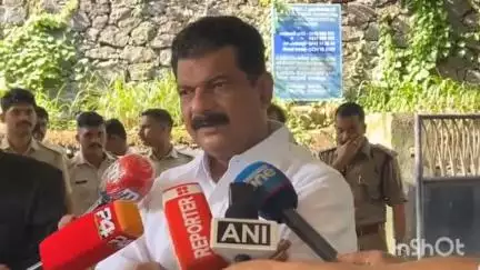 ഏറനാട്: വിദ്യാർഥി ഷോക്കേറ്റ് മരിച്ച സംഭവം, പൂർണ്ണ ഉത്തരവാദിത്വം സർക്കാരിനെന്ന് പി.വി അൻവർ മഞ്ചേരി മെഡിക്കൽ കോളേജിൽ പറഞ്ഞു