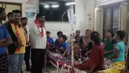 ప్రభుత్వ ఆసుపత్రిలో ఒక బెడ్ పై నాలుగురైదుగురు రోగులు, చక్కదిద్దాలని సిపిఎం నాయకులు డిమాండ్