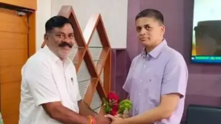 છોટાઉદેપુર: એસપી ઓફિસ ખાતે જિલ્લા પોલીસ અધિક્ષક સાથે પાવીજેતપુર વિધાનસભાના ધારાસભ્ય એ શુભેચ્છા મુલાકાત કરી.