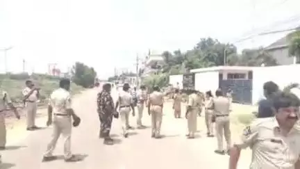 అనంతపురం నగర శివారులోని సాక్షి ఆఫీస్ ఎదుట తెలుగు మహిళ ఆధ్వర్యంలో నిరసన