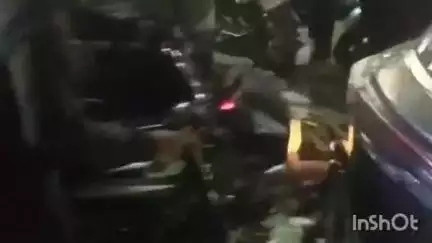 बरेली: कोतवाली थाना क्षेत्र के जंक्शन चौकी के सामने कार सवार दबंगों ने दो व्यक्तियों को जमीन पर लिटाकर लातों से पीटा