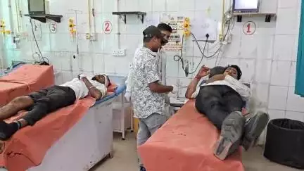मिर्ज़ापुर: शादी समारोह से लौट रहे बाइक पर सवार दो लोग विजयपुर पहाड़ी के पास अनियंत्रित होकर पत्थर से टकराए, दोनों घायल, इलाज जारी