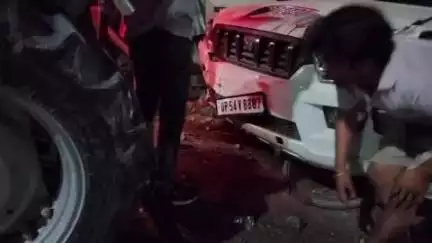 मुहम्मदाबाद गोहना: कलेंडर तिराहे के पास स्कॉर्पियो ने खड़े ट्रक में मारी टक्कर, मिठाई की दुकान में जा घुसी, तीन लोग घायल