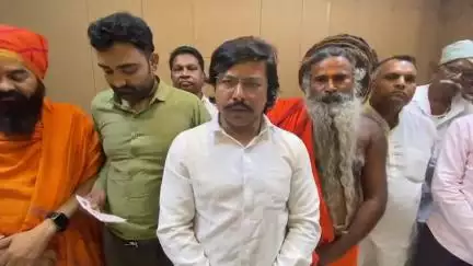 ગાંધીનગર: ગાંધીનગર સર્કિટ હાઉસ ખાતે કોળીઠાકોર સમાજ ની મિટિંગ યોજાઈ જેમા ગુજરાત ના ૧૦૮ થી પણ વધુ સંગઠોના પ્રમુખ હાજર