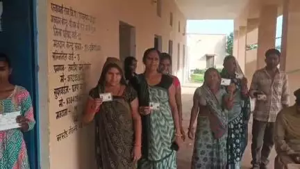 सागवाड़ा: पंचायत उपचुनाव 2025, जिला परिषद की कुंआ और आसपुर पंचायत समिति की बनकोड़ा सीट पर वोटिंग जारी