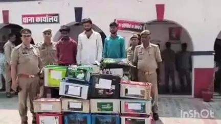 टूंडला: टूंडला पुलिस ने रेलवे कॉलोनी से बैटरी चोरी करने वाले गिरोह के 3 आरोपियों को किया गिरफ्तार, चोरी की बैटरी बरामद