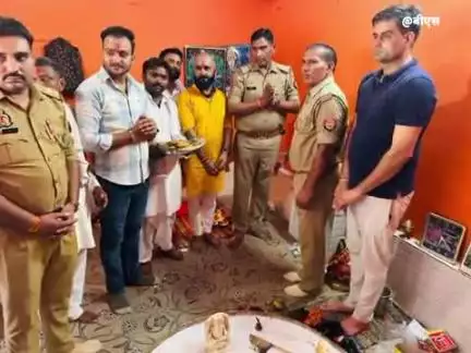 किरावली: फतेहपुर सीकरी कस्बे की पुलिस चौकी पर भोले बाबा के मंदिर में जगदम्बे मैया की मूर्ति की स्थापना कराई गई