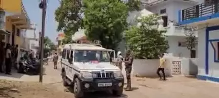 नौगांव: नौगांव क्षेत्र के बिलहरी में दबंगों ने शासकीय दुकान के बाहर की अंधाधुंध फायरिंग, 2 गंभीर